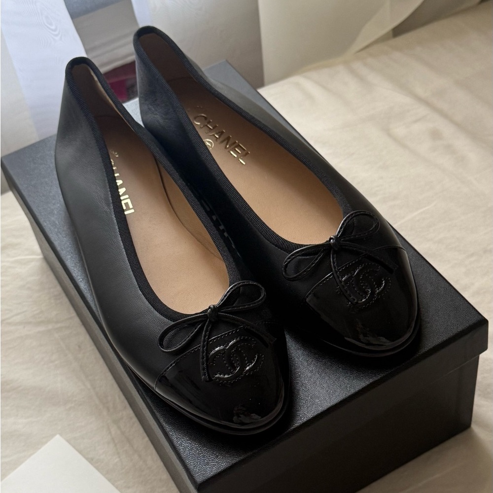 Brand new Chanel ballet flats, 39.5
